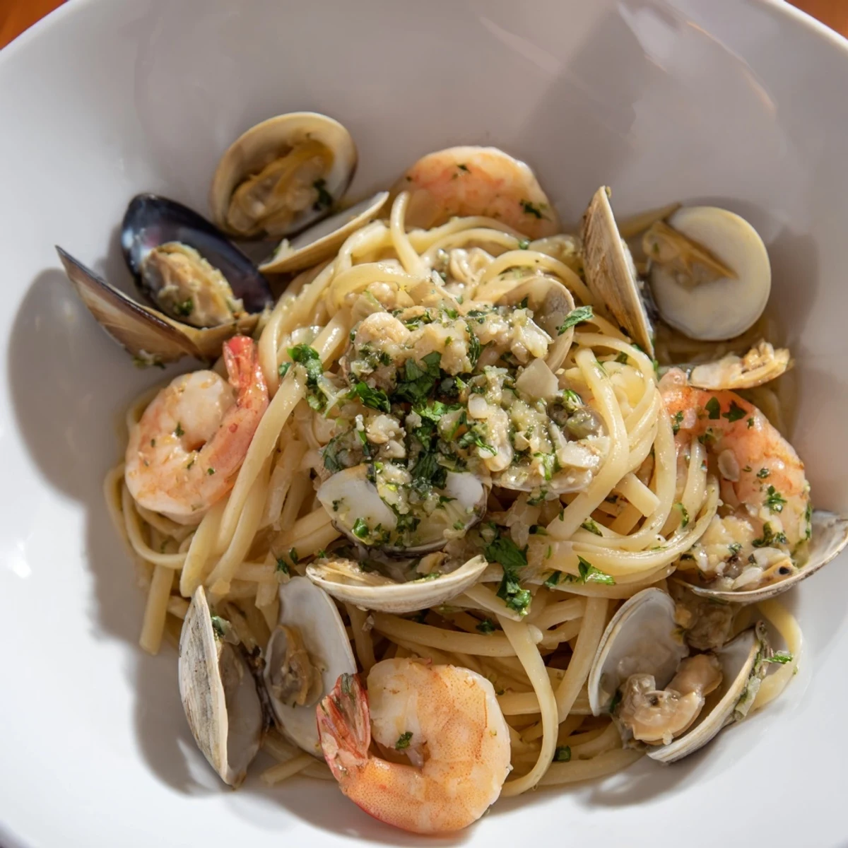 Fragrant Seafood Linguine with perfectly cooked pasta, brimming with plump shrimp, clams, and mussels in a garlic sauce.
