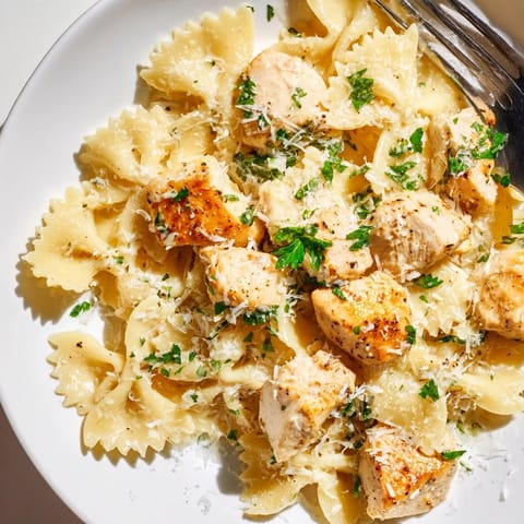 Mozzarella Garlic Butter Chicken Bowties