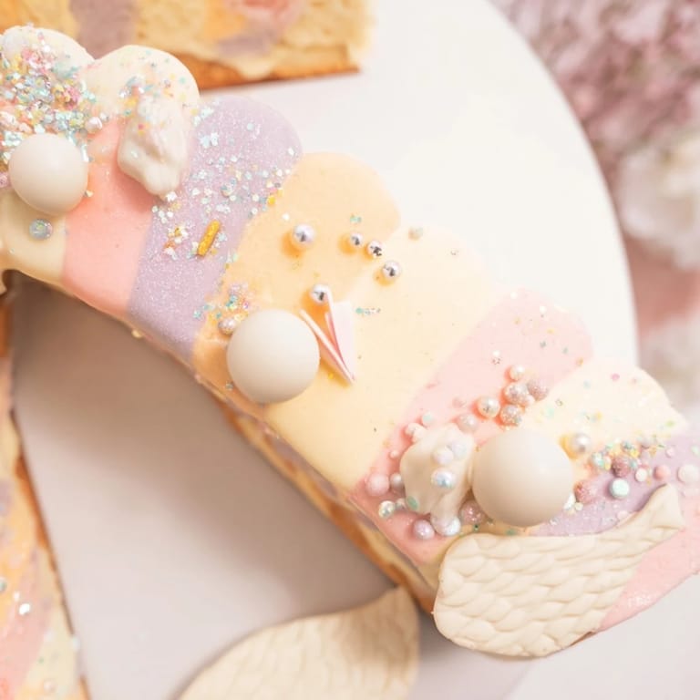 Airy, colorful Mignardises Queue de Sirène look delicious, featuring edible glitter and shimmering sugar pearls.